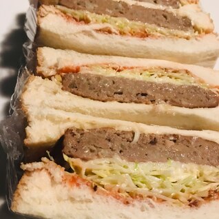 マルシンハンバーグでサンドイッチ